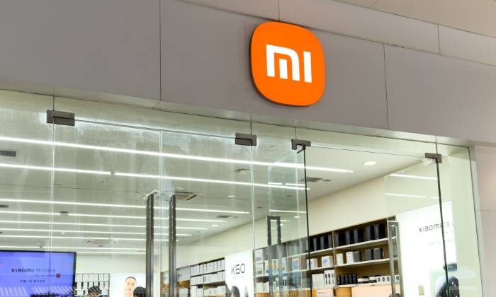 雷軍自曝“豪賭”心路：押上十年家底造車造芯，像供倆小孩上大學