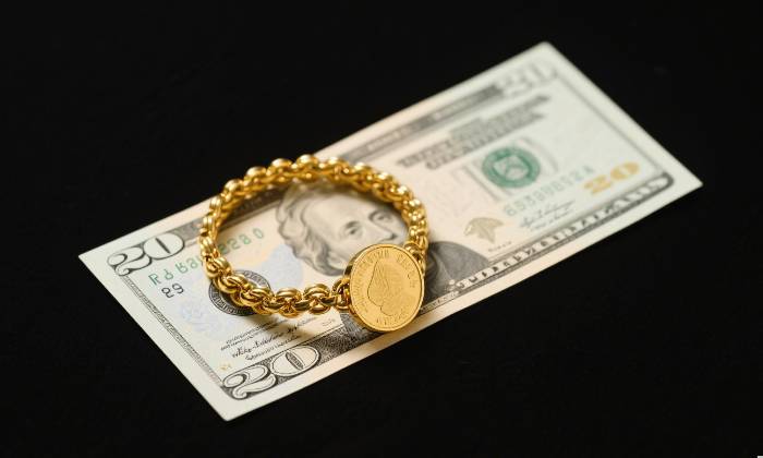 美联储暂停加息